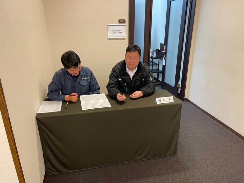 【場 所】 アットビジネスセンター大阪梅田(桜橋交差点の南西角)
701号室(7階の貸会議室エリア入ってすぐ右側です)
【講 師】 村瀬 健 氏(放送作家/漫才作家)
【内 容】 お笑い芸人に学ぶ!誰からも好かれるコミュニケーション術
(世代を越えるコミュニケーションの方法/叱る怒るの伝え方)